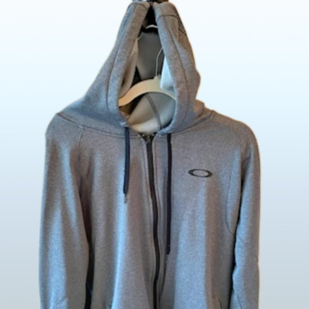 Men's Oakley performance zip up jacket size Large